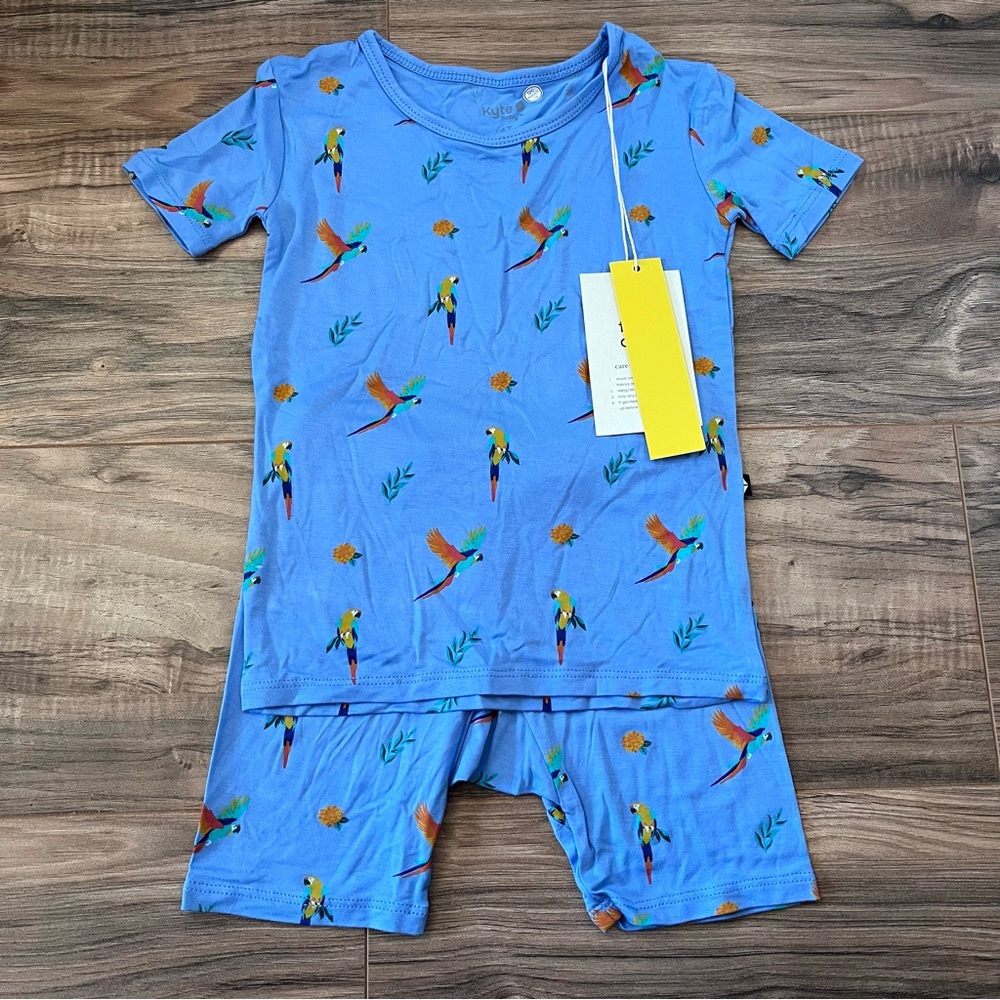 NWT Kyte Baby Short Sleeve Pajamas Macaw